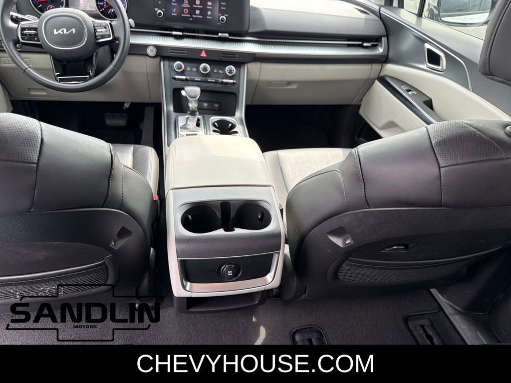 Used 2024 Kia Carnival LX image 27