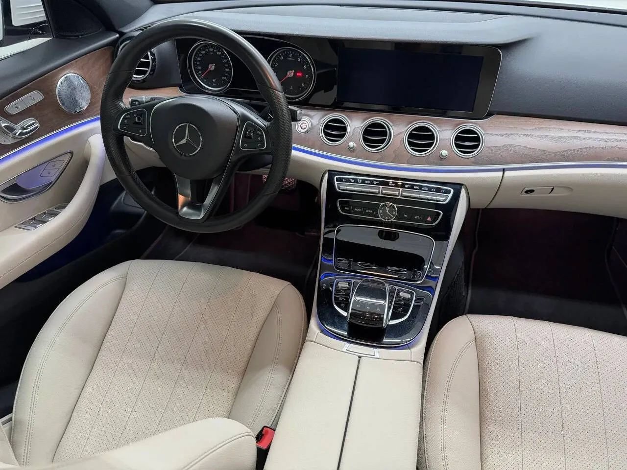 Used 2017 Mercedes-Benz E 400 4MATIC Wagon image 31