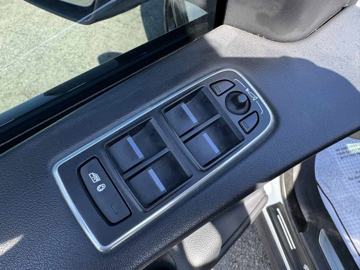 Used 2017 Jaguar F-PACE S image 27