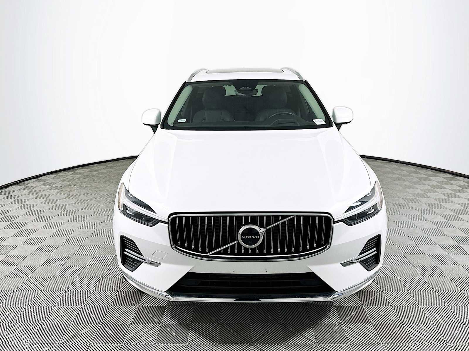 Used 2022 Volvo XC60 B6 Inscription w/ Advanced Package image 2