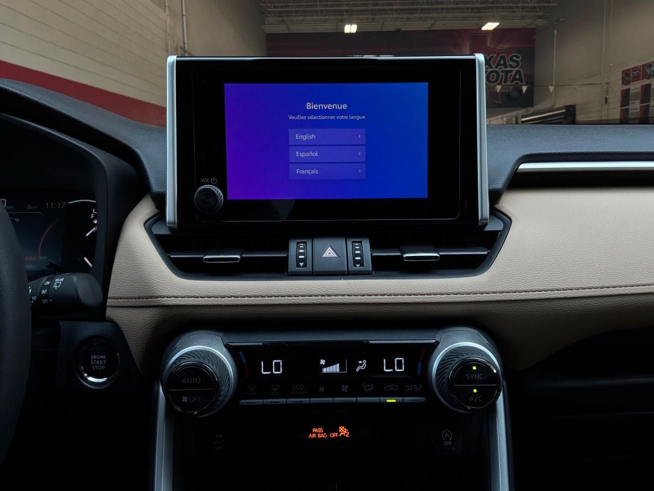 Used 2025 Toyota RAV4 XLE Premium FWD image 31
