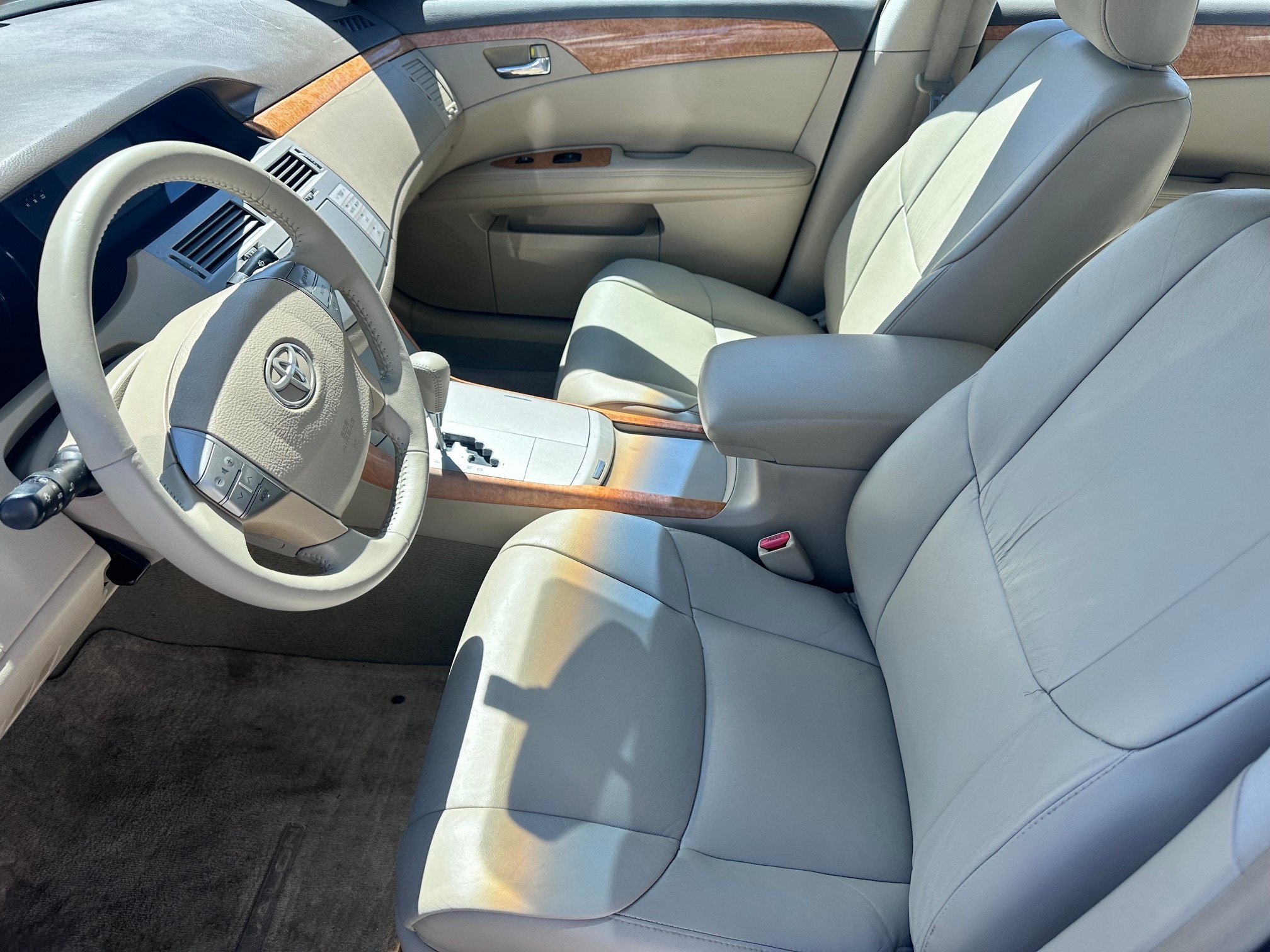 Used 2006 Toyota Avalon XLS FWD image 5