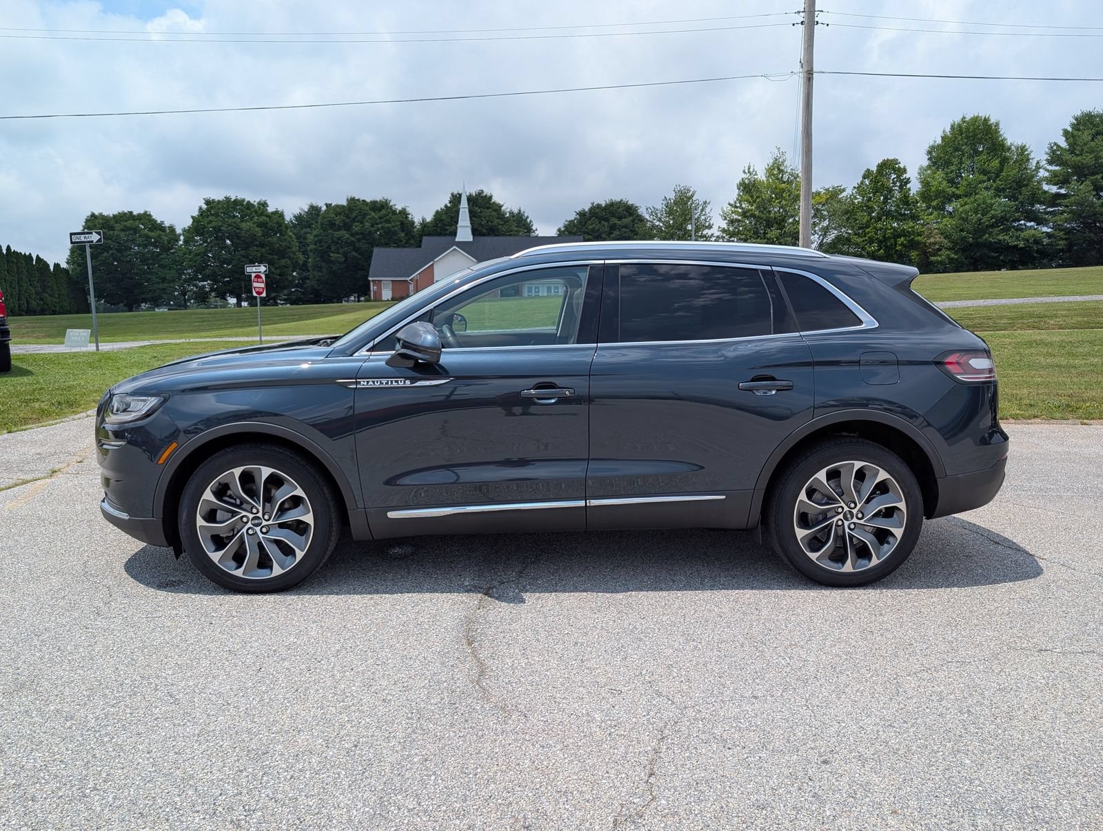Used 2022 Lincoln Nautilus Reserve AWD/4WD image 6