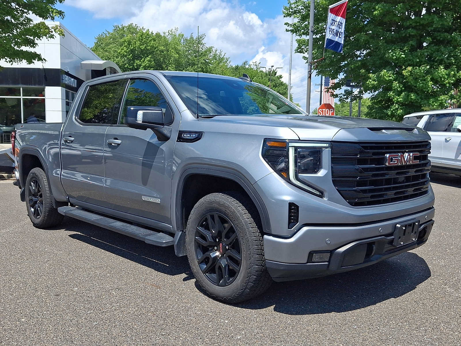 Used 2024 GMC Sierra 1500 Elevation w/ Elevation Premium Package AWD/4WD image 1