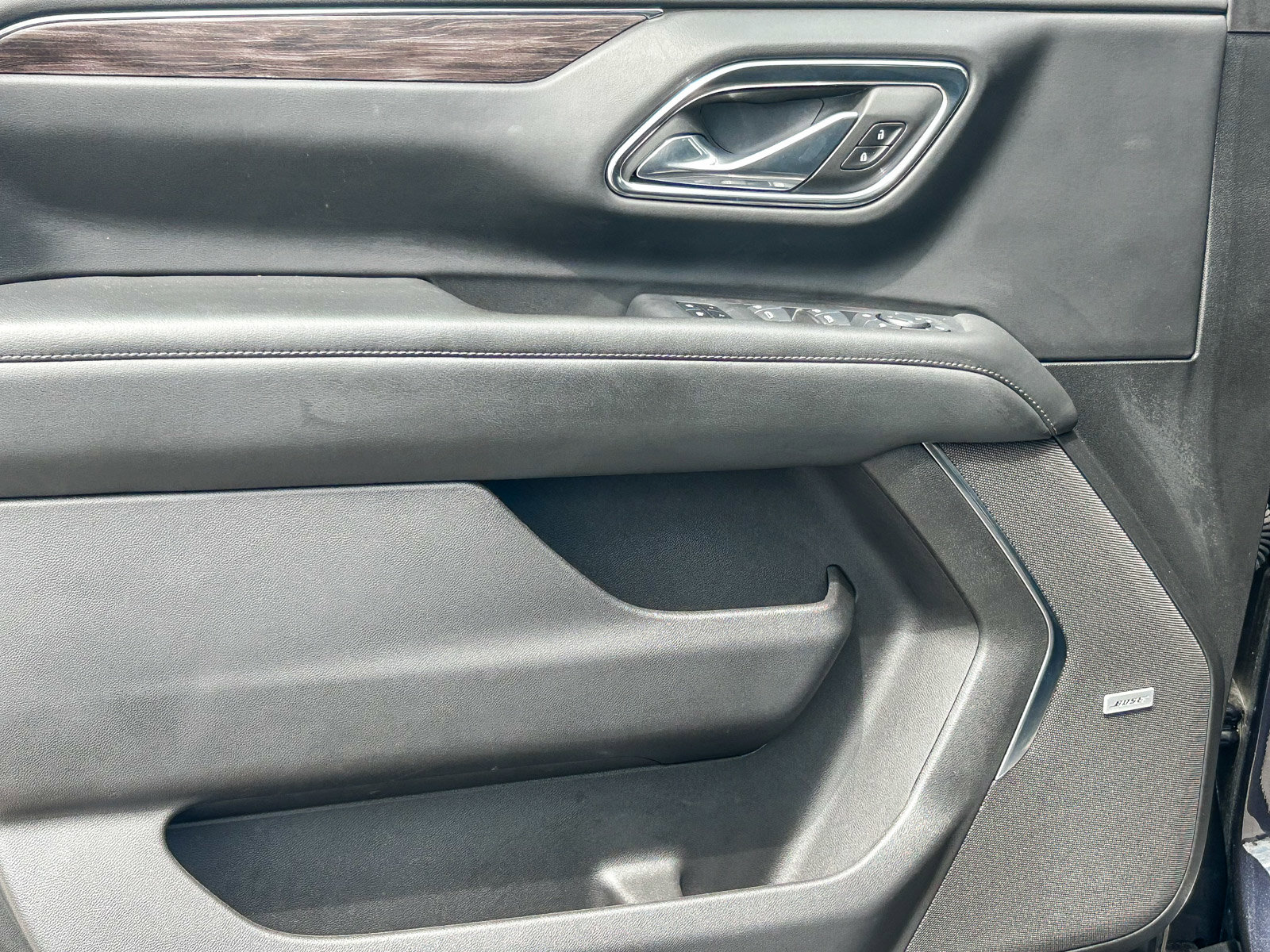 Used 2024 Chevrolet Suburban LT w/ Luxury Package image 24