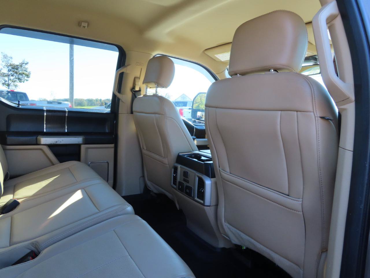 Used 2020 Ford F350 Lariat w/ Lariat Ultimate Package AWD/4WD image 48