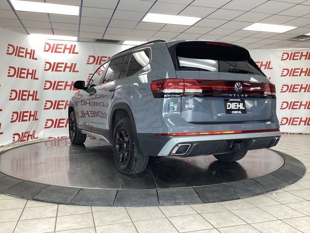 Used 2024 Volkswagen Atlas Peak Edition SE AWD/4WD image 5