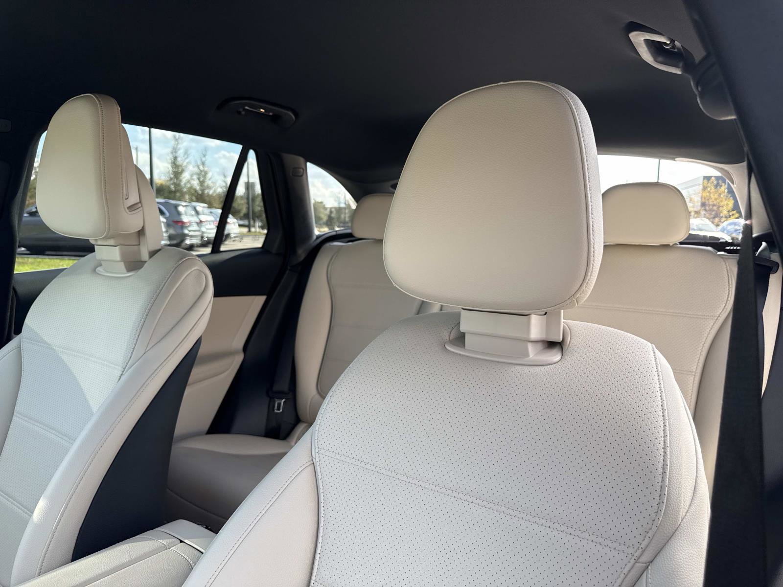 Used 2025 Mercedes-Benz GLC 300 image 23