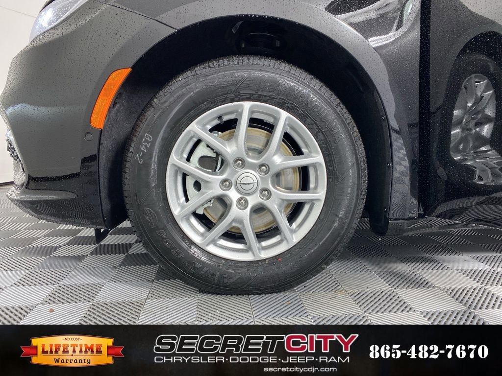 New 2026 Chrysler Pacifica Select image 9