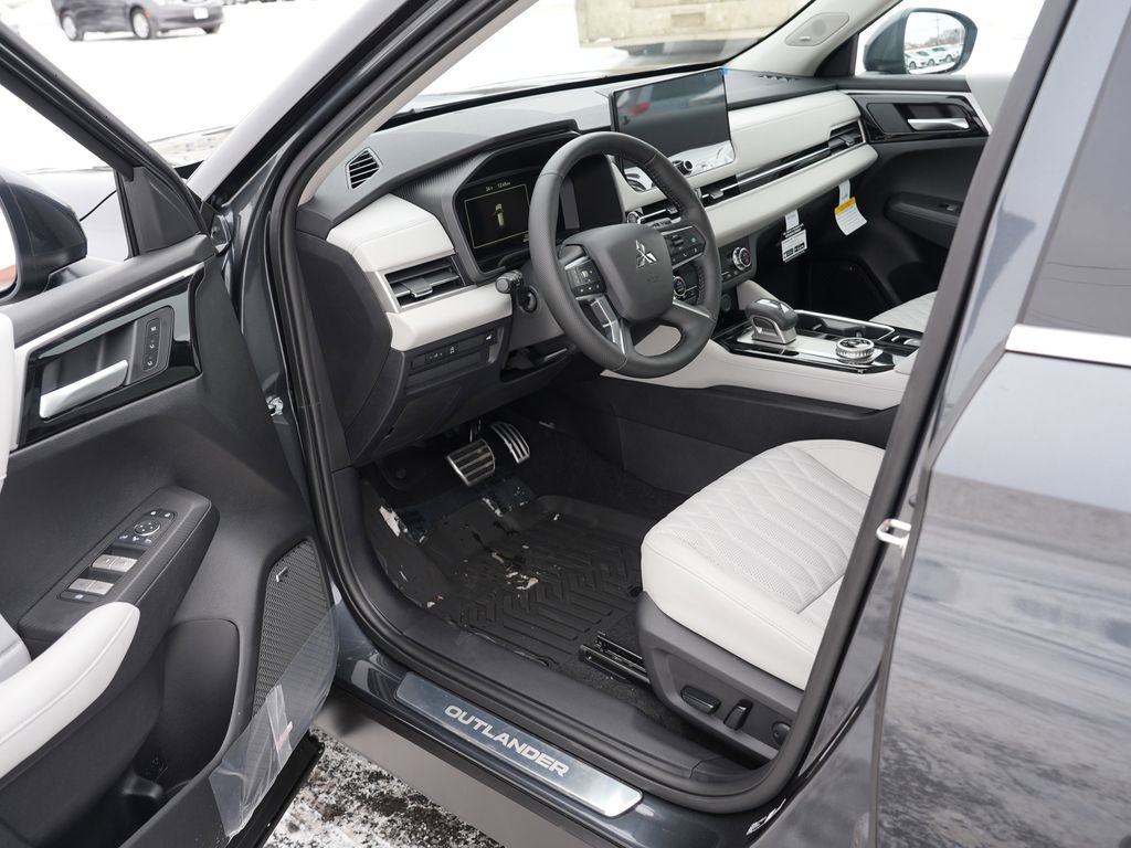 New 2026 Mitsubishi Outlander SEL image 13