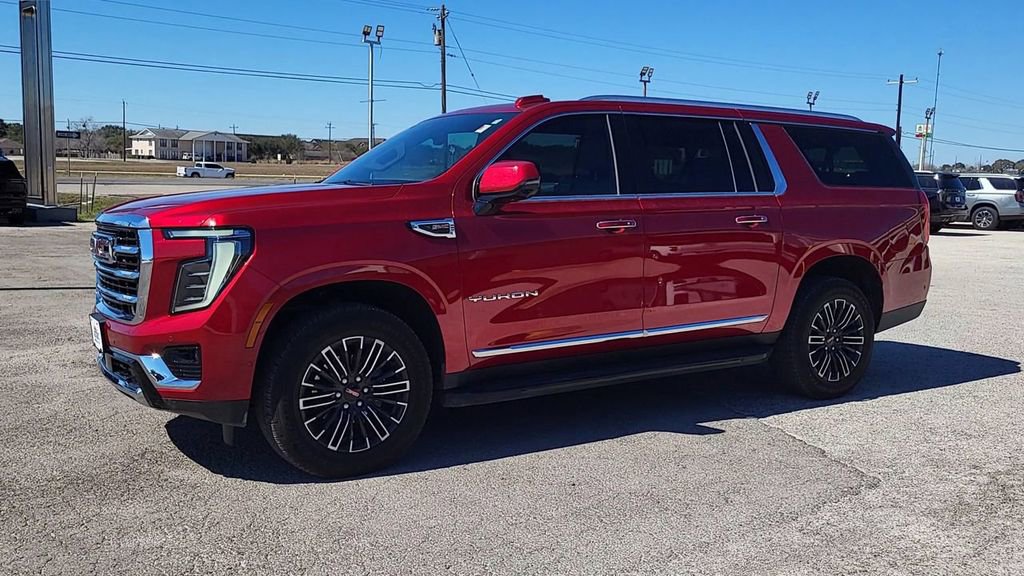 Used 2025 GMC Yukon XL Elevation w/ LPO, Elevation Black Package image 3