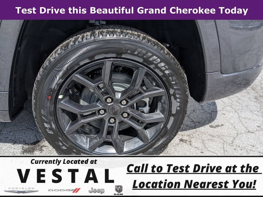 New 2023 Jeep Grand Cherokee 30th Anniversary AWD/4WD image 15