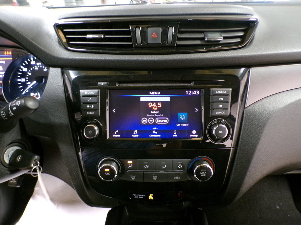 Used 2021 Nissan Rogue Sport S image 17