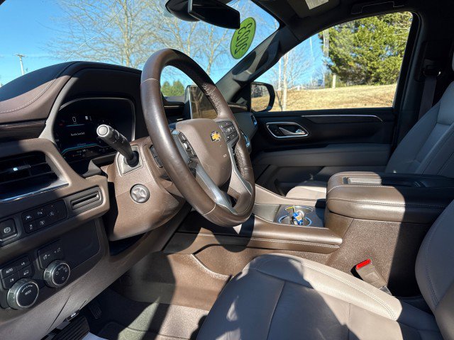 Used 2023 Chevrolet Suburban LT w/ Luxury Package image 20