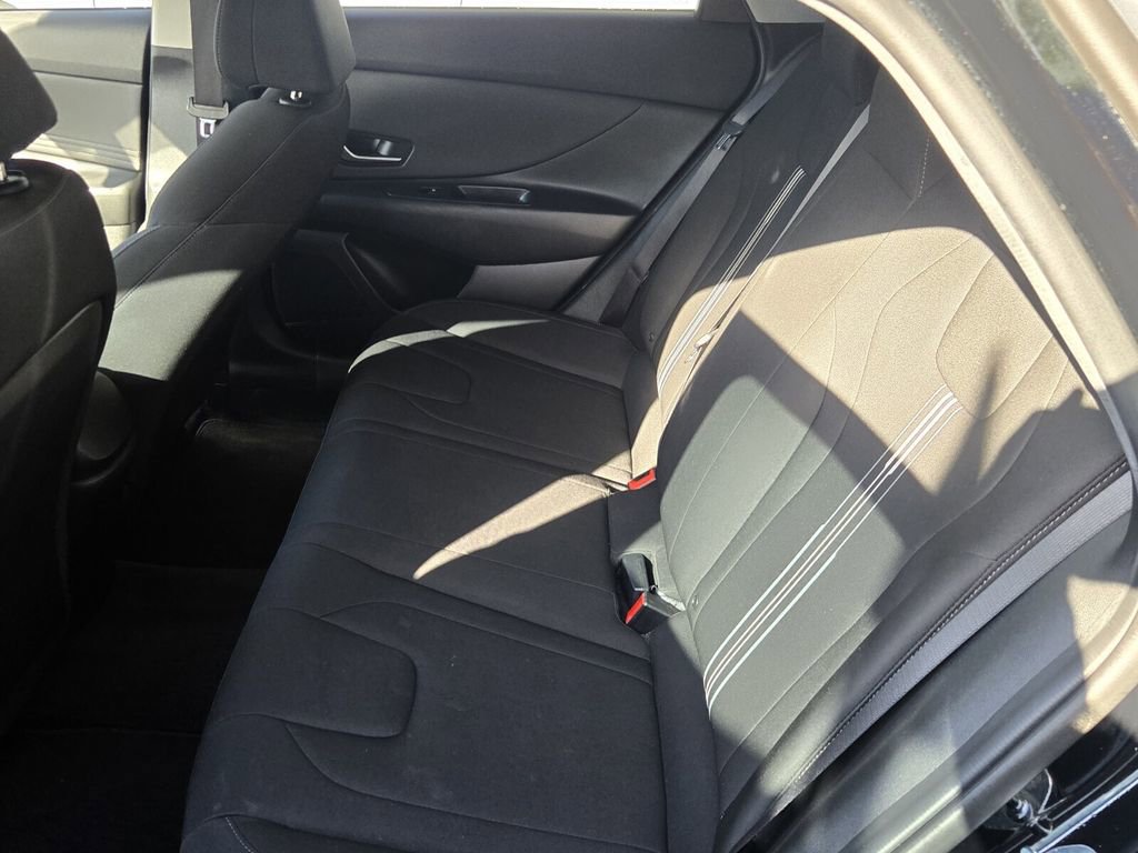 Used 2022 Hyundai Elantra SEL w/ Convenience Package FWD image 6