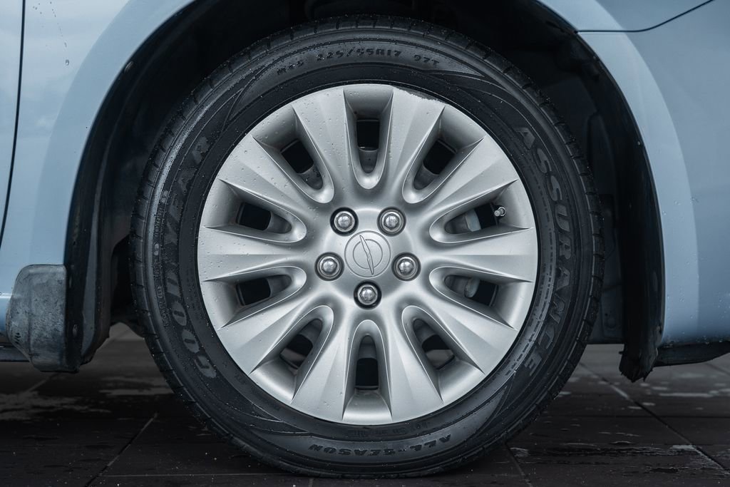 Used 2014 Chrysler 200 LX image 11