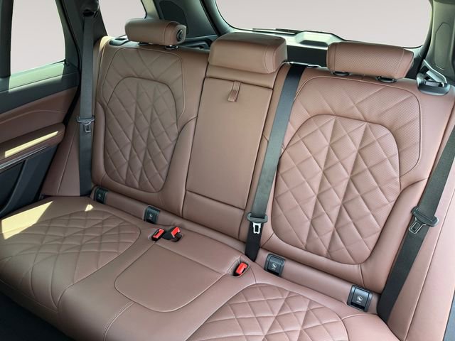 New 2026 BMW X5 xDrive40i w/ M Sport Package AWD/4WD image 13