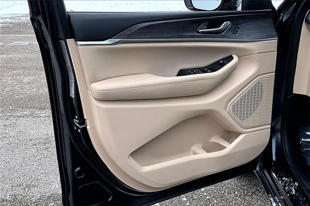 Certified 2024 Jeep Grand Cherokee Limited w/ Luxury Tech Group II image 23