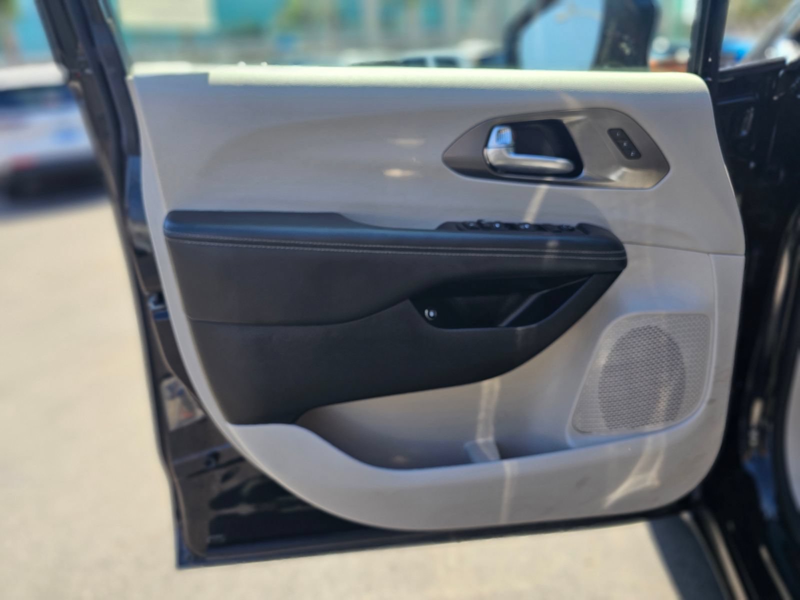 Used 2024 Chrysler Pacifica Limited FWD image 20