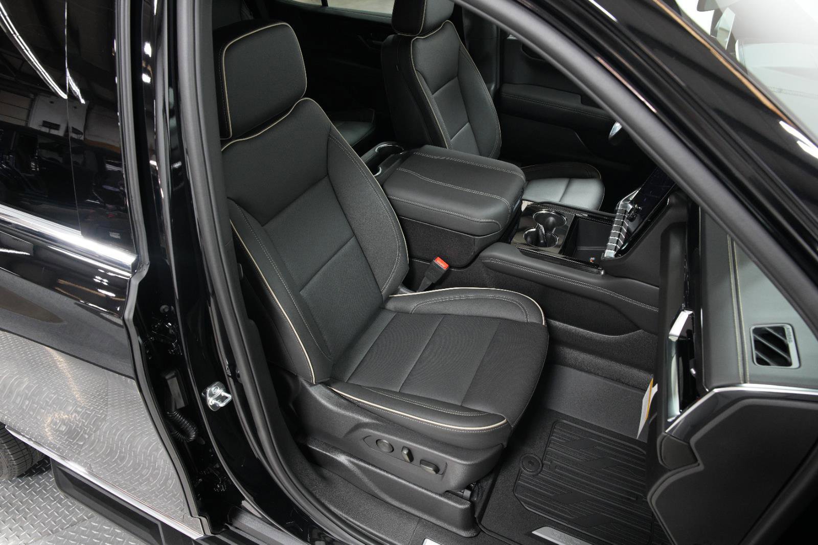 New 2026 GMC Yukon Elevation w/ LPO, Floor Liner Package image 19