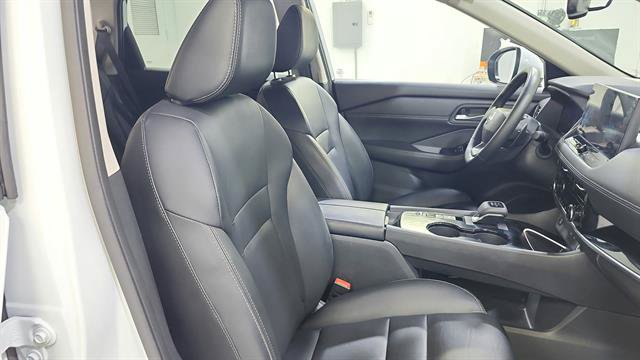Certified 2026 Nissan Rogue SL FWD image 29