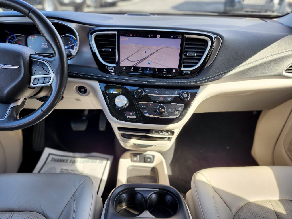 Used 2021 Chrysler Pacifica Touring-L w/ Uconnect Theater Family Group FWD image 14