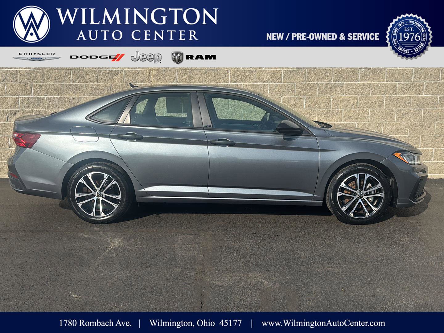 Used 2025 Volkswagen Jetta Sport image 1