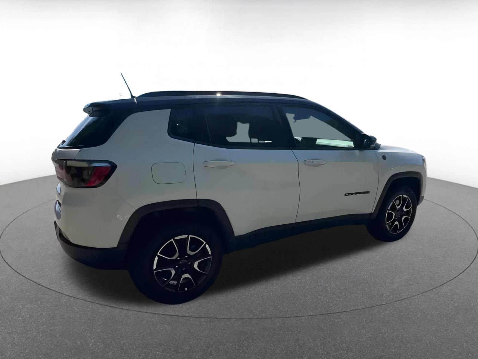 Used 2025 Jeep Compass Trailhawk w/ Trailer Tow Group image 15