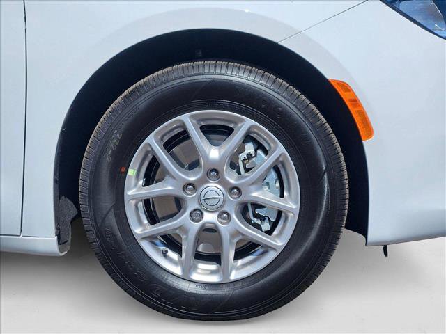 New 2025 Chrysler Voyager LX image 18