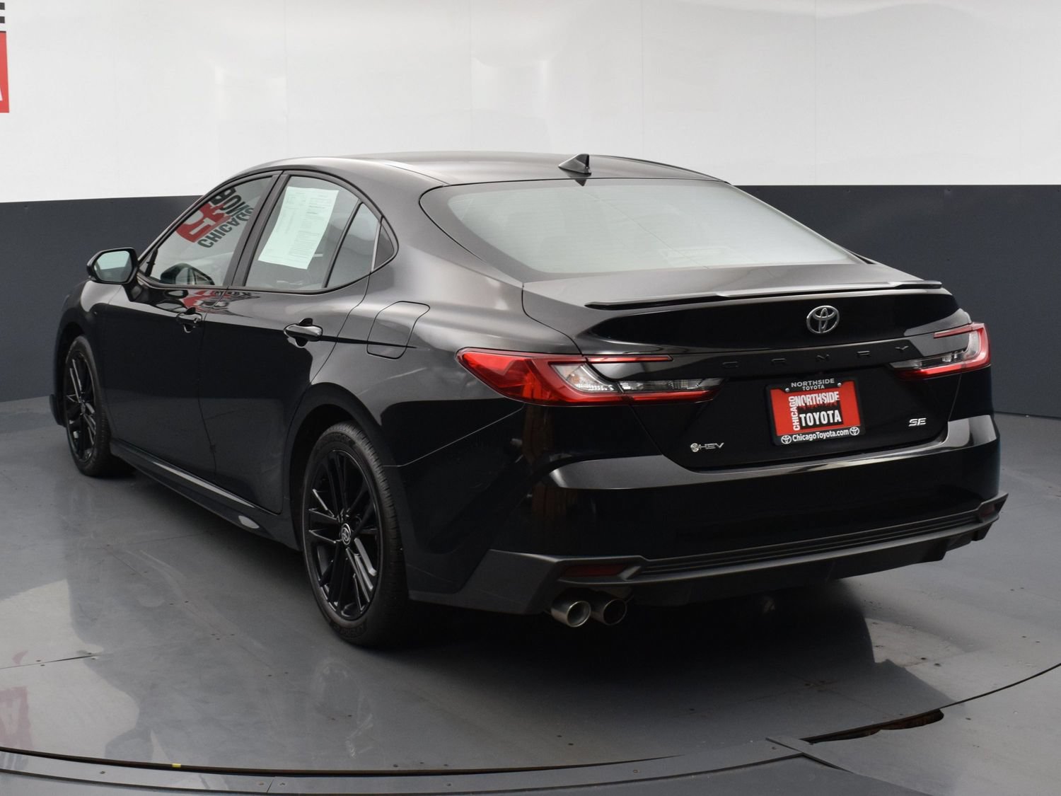 Used 2025 Toyota Camry SE FWD image 3