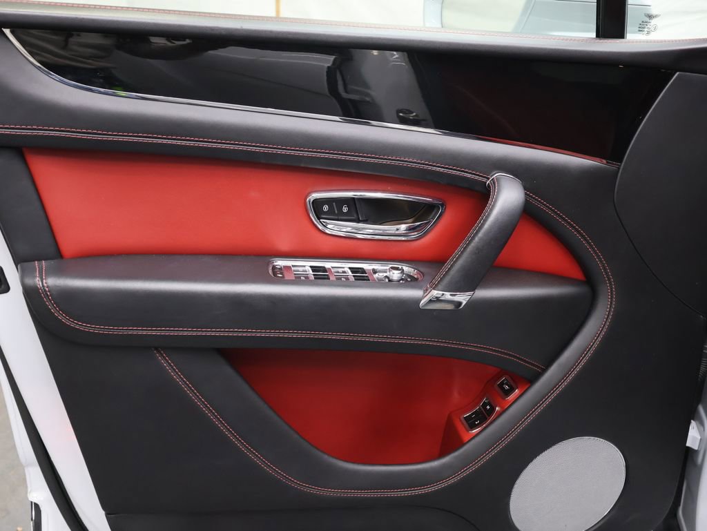 Used 2019 Bentley Bentayga image 17