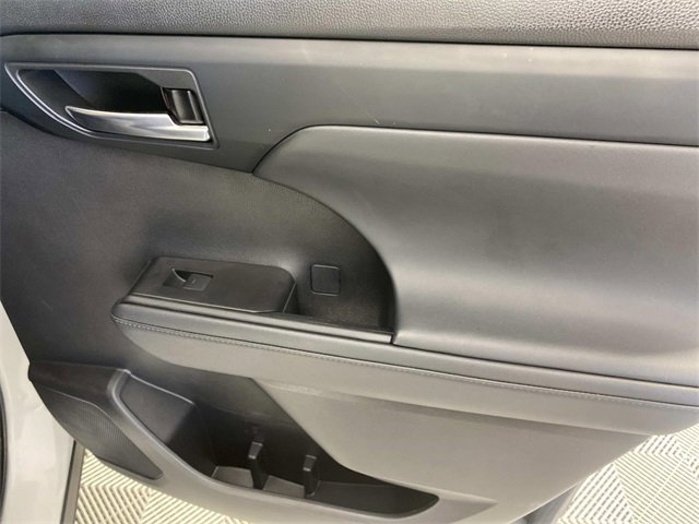 Used 2022 Toyota Highlander XLE image 28