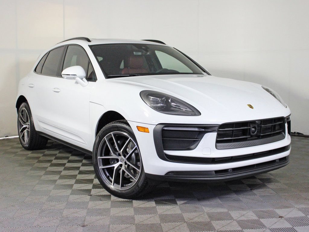 Certified 2026 Porsche Macan AWD/4WD image 9