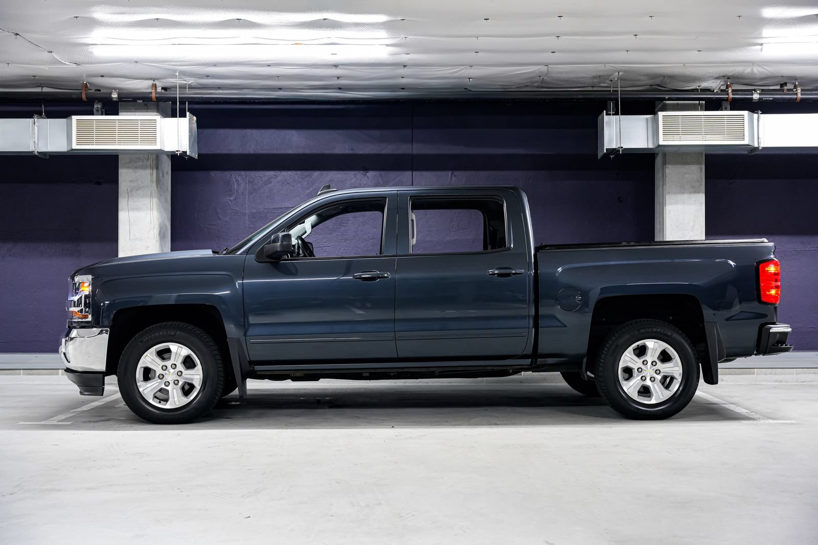 Used 2017 Chevrolet Silverado 1500 LT w/ All Star Edition AWD/4WD image 7