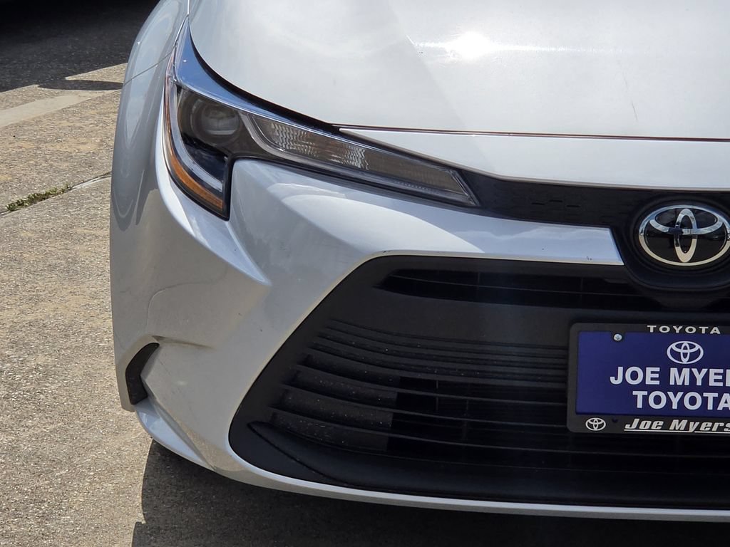 Used 2026 Toyota Corolla LE FWD image 5