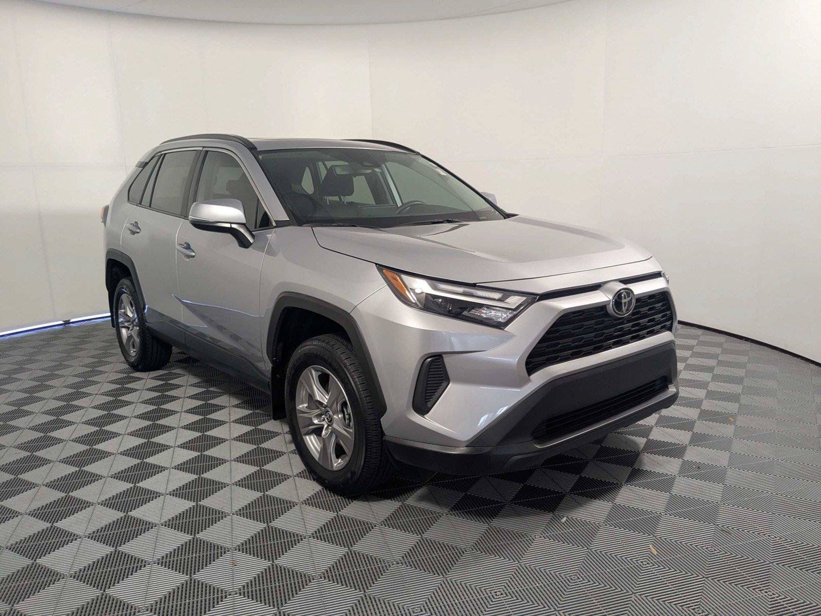 Used 2025 Toyota RAV4 XLE w/ Convenience Package FWD image 3