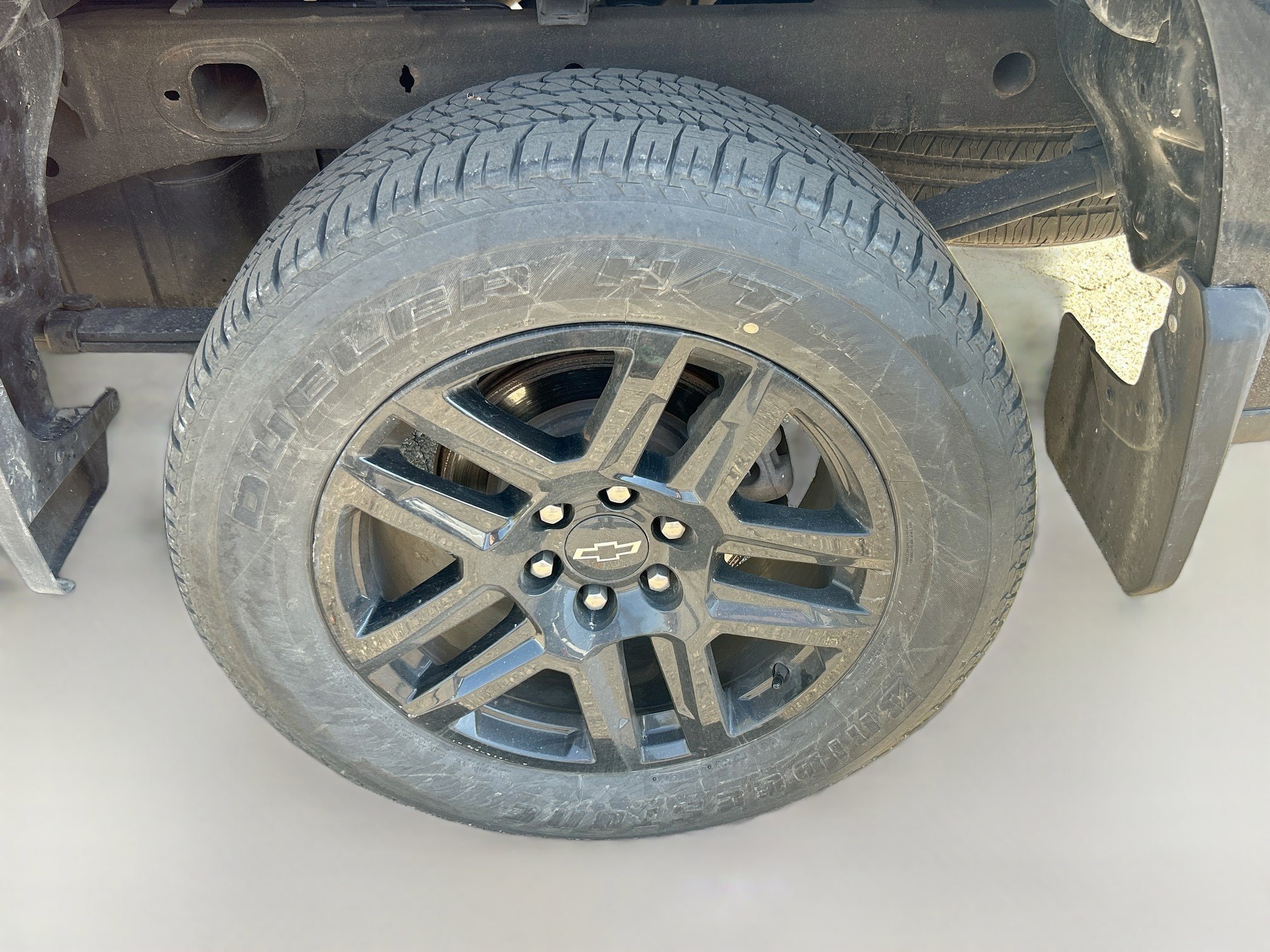 Used 2023 Chevrolet Silverado 1500 Custom Trail Boss w/ LPO, Dark Essentials Package AWD/4WD image 9