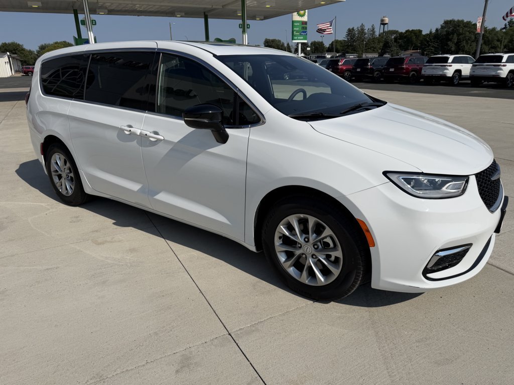 Used 2026 Chrysler Pacifica Limited
