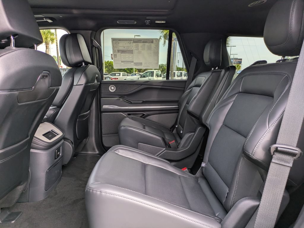 New 2027 Lincoln Navigator Reserve w/ Jet Appearance Package AWD/4WD image 15