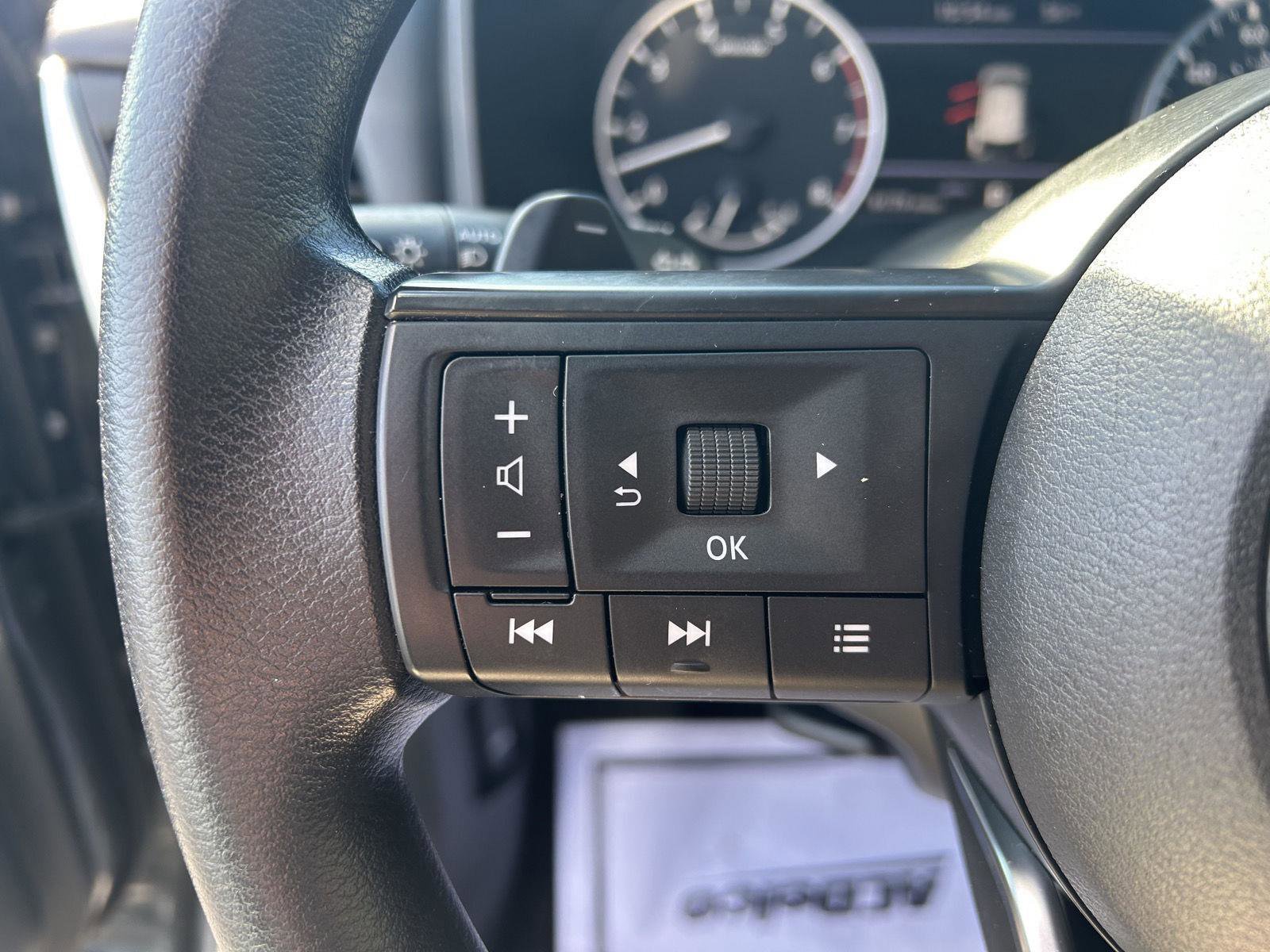 Used 2023 Nissan Rogue S image 20