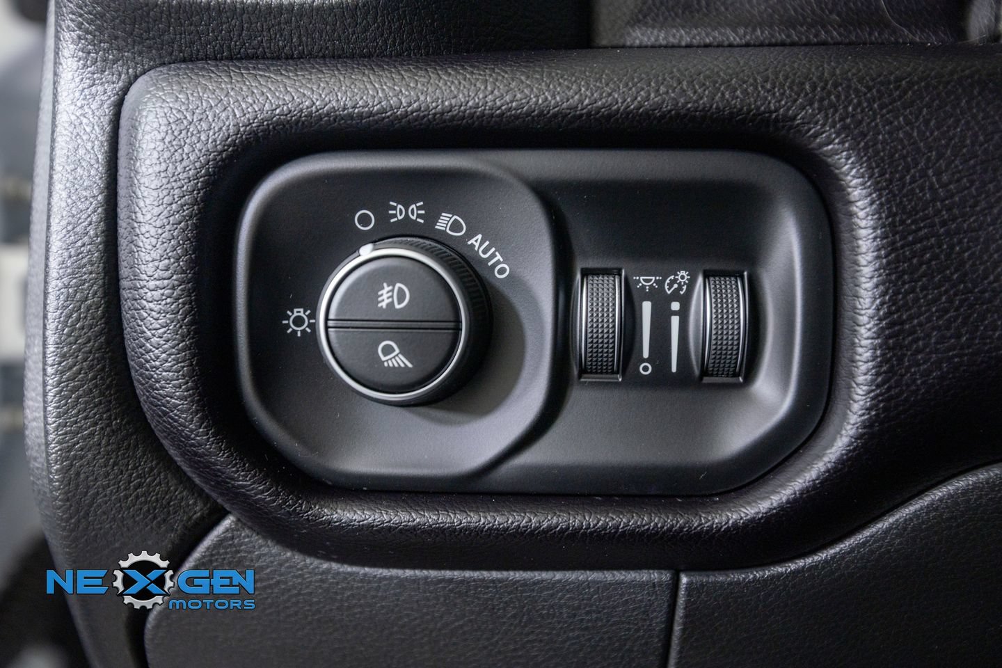 Used 2021 RAM 3500 Laramie AWD/4WD image 13