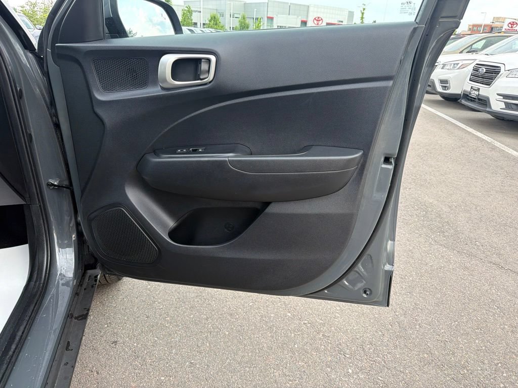 Used 2025 Hyundai Venue SEL FWD image 9