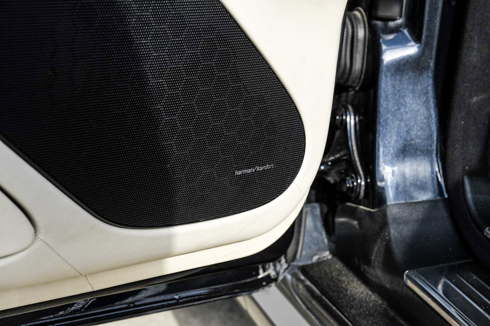 Used 2011 Mercedes-Benz SL 550 image 37