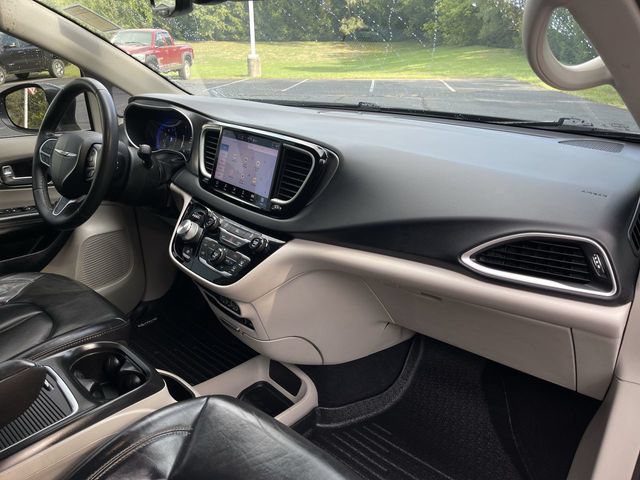 Used 2022 Chrysler Pacifica Touring-L FWD image 27