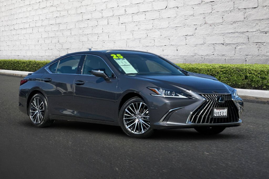 Used 2025 Lexus ES 300h w/ Premium Package FWD image 2