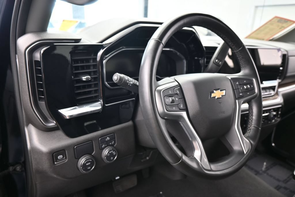 Used 2024 Chevrolet Silverado 1500 LT RWD image 15