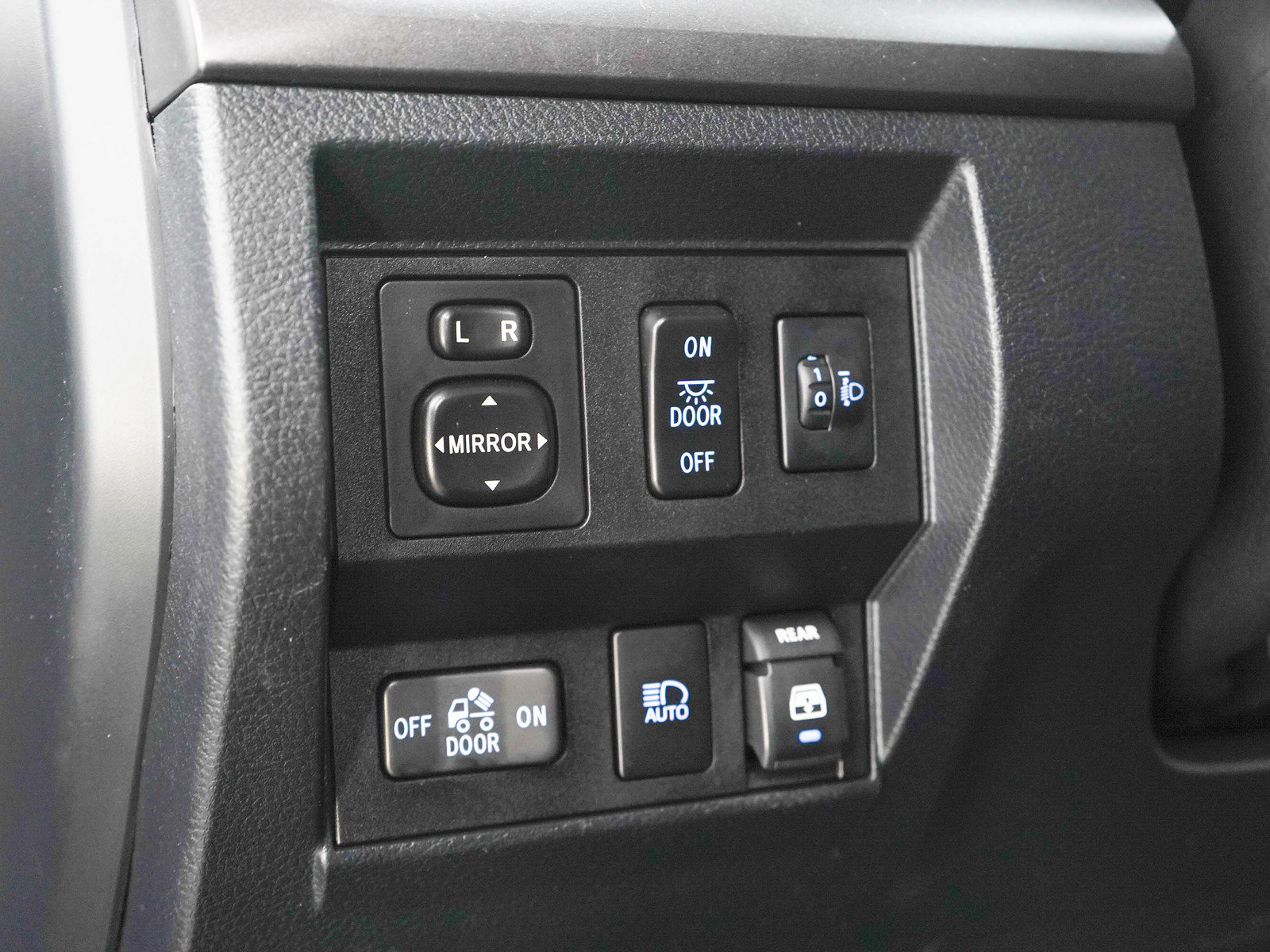 Used 2019 Toyota Tundra SR5 AWD/4WD image 25