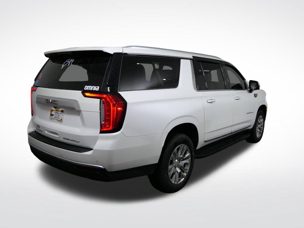 Used 2022 GMC Yukon XL Denali AWD/4WD image 3