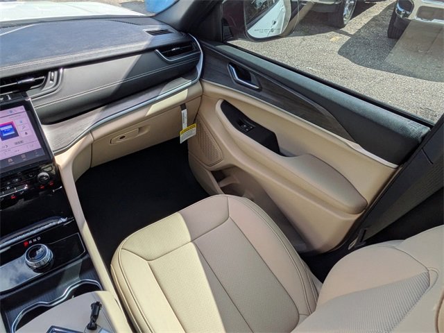 New 2025 Jeep Grand Cherokee Limited w/ Luxury Tech Group II image 18