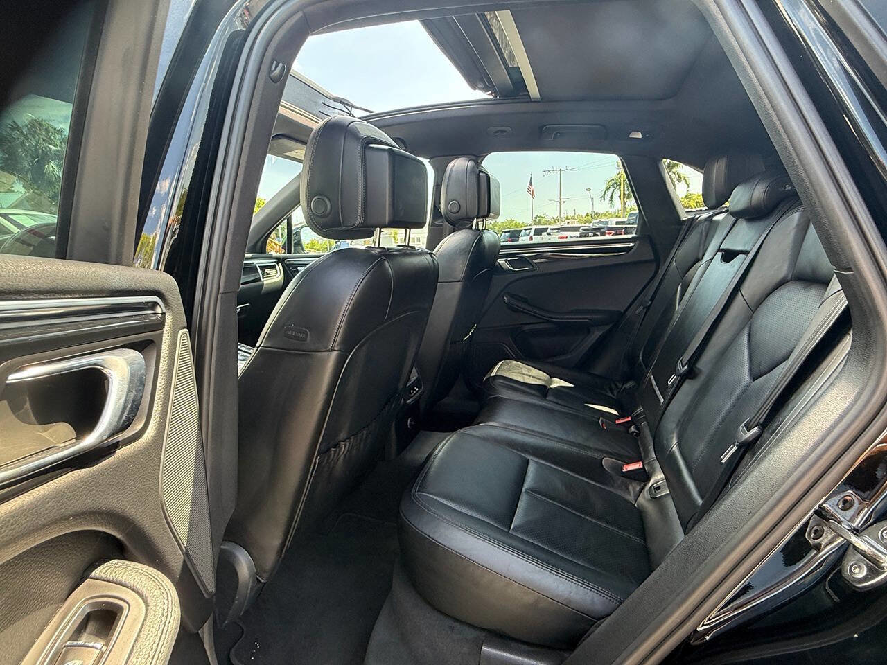 Used 2015 Porsche Macan S AWD/4WD image 17